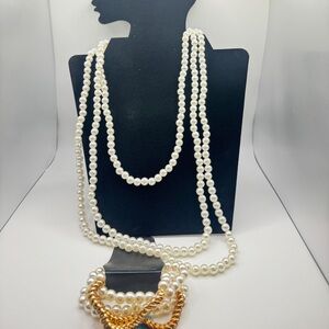 Luxurious Pearl and Gold Necklace by [Brand]